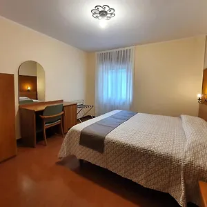 Altavilla Meuble Hotel Tirano
